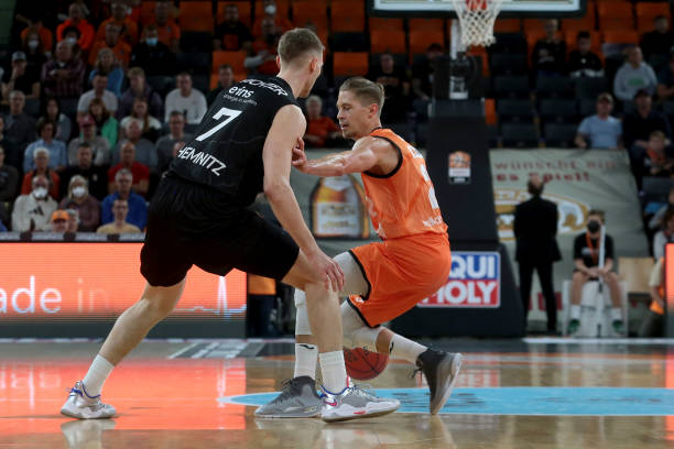 她将在半决 她将在半决